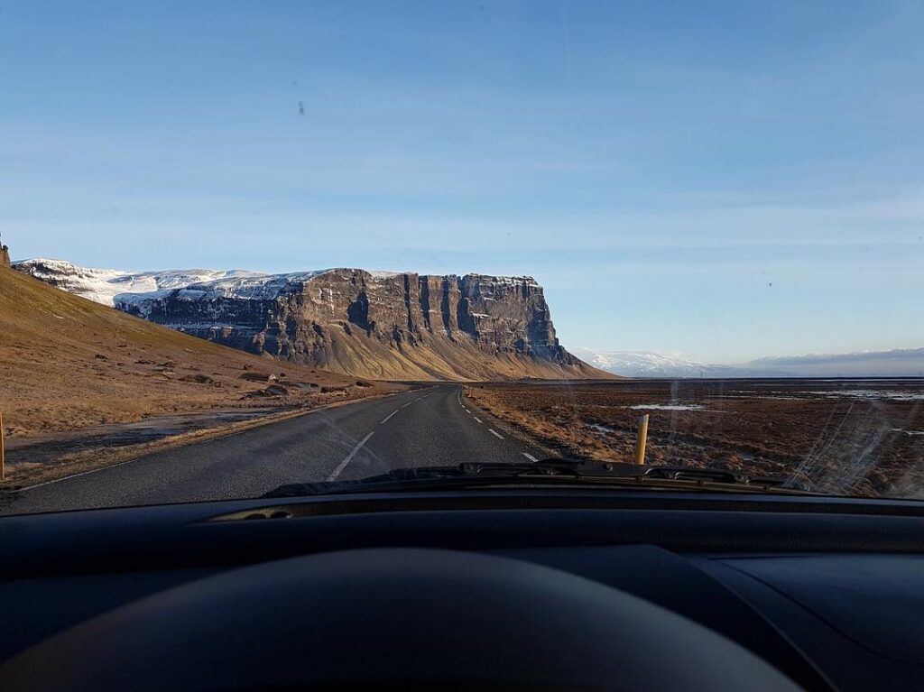 Image of a mountain and a road